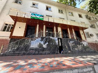 Shota Rustaveli Qardoshlar | 70 kv.m, yo'l bo'yida noturar joy, sotiladi