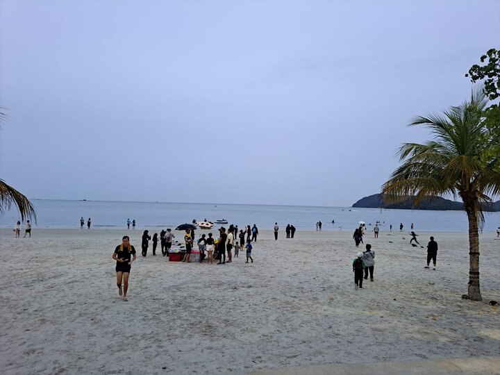 【(馬來西亞)蘭卡威攻略~珍南海灘篇 〥】〜〆一面愛情海│緩慢步伐交錯