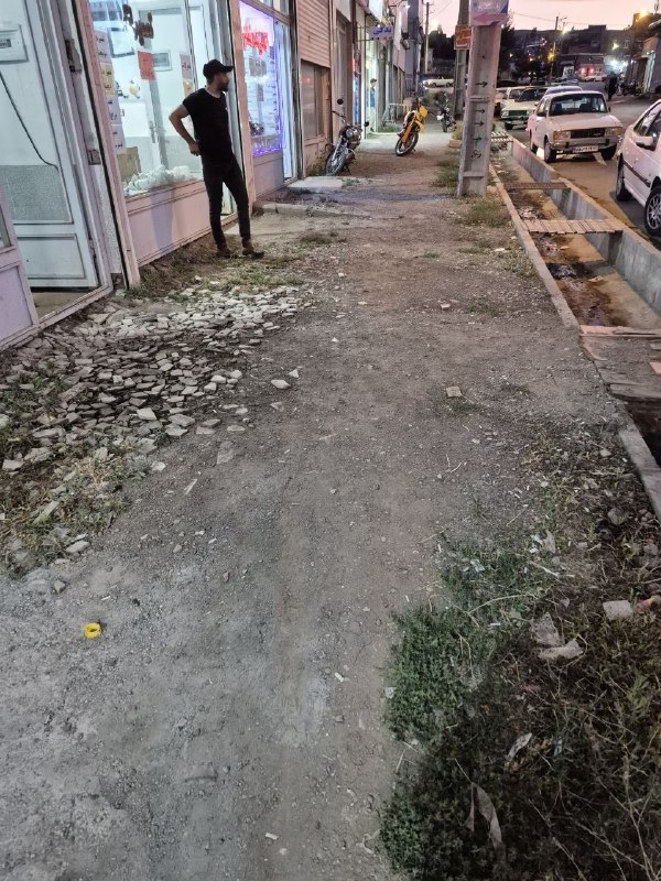 توییت خلخالی ها: سلاماز شهرداری خلخال خواهش میکنیم دوتا سرعتگیر توی خیابان دگرلویی بزنه . چندین بار شفاهی و کتبی درخواست کردیم . تو این خ