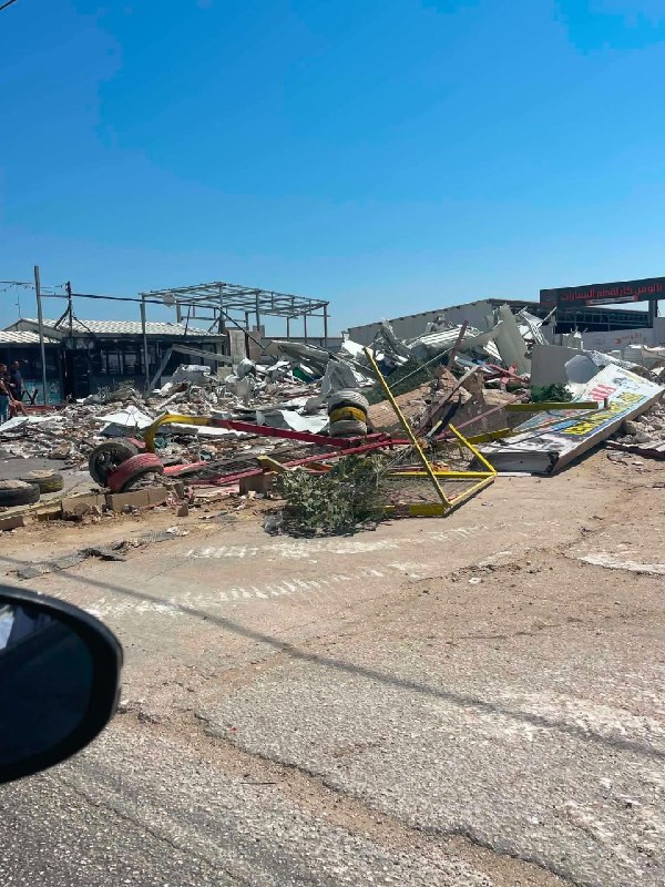 מתקנים מסחריים שנהרסו על ידי הכיבוש בעיירה רפת, צפונית מערבית לירושלים הכבושה.