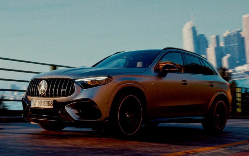 Заряженный Mercedes GLC впервые получил дрифт-режи...