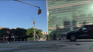 מפגין הצית עצמו מול מטה האו"ם בניו יורק; מצבו אנוש