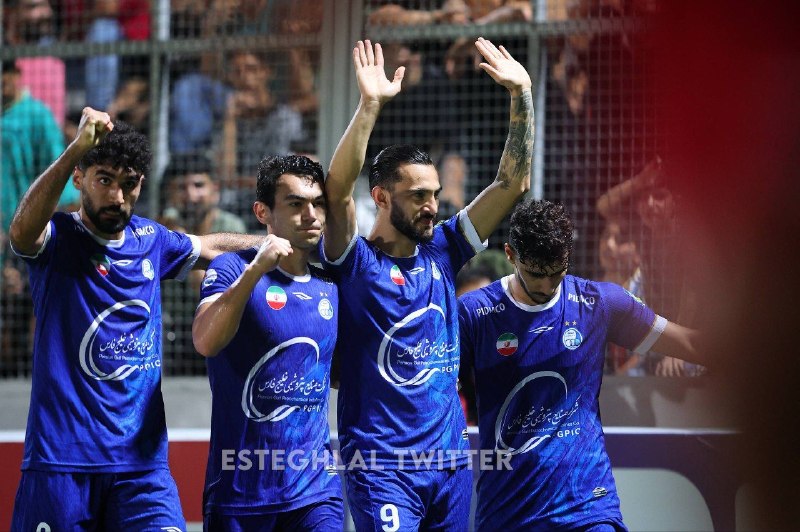 Esteghlal Twitter: آزادی بعد گلزنی به تیم سابقش خوشحالی نکرد💙#mamadinho @Esteghlaal_twitter💙