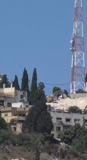 צבא הכיבוש ממשיך בפעולות הדחפור שלו בשכונת אל-ג'בריאת, המשקיפה על מחנה ג'נין. במטרה להקים מחנה השייך לצבא ה…