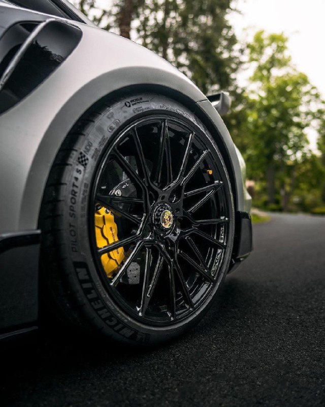 Porsche 911 (992) Turbo S 8