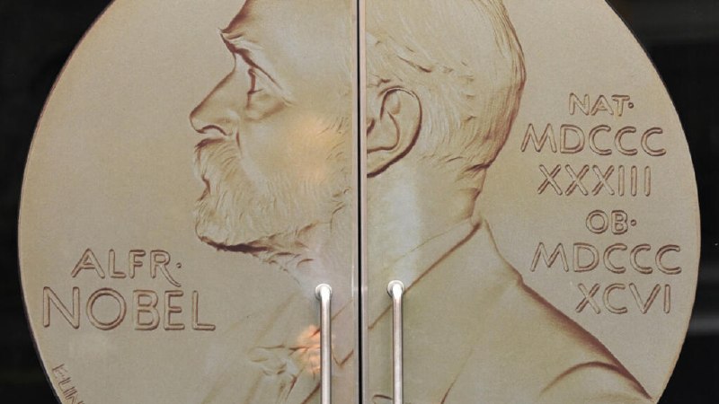 The Nobel Prize in Economics was awarded to the Americans Robert Hall and Michael Woodford