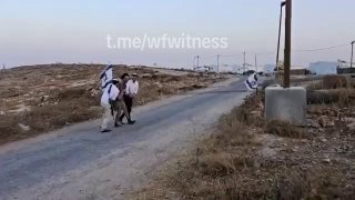 ️🇮🇱🇵🇸 בצילומים נראים מתנחלים חמושים תוקפים צוות חדשות של NBC ליד שכם, פלסטין בזמן שהצוות דיווח בגדה המע…