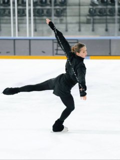 У российской фигуристки Камилы Валиевой отозвали нейтральный статус🔵 Подробности. Международный союз конькобежцев (ISU) отозвал нейтральный статус у российской фигуристки Камилы Валиевой. Из-за этого она не сможет участвовать в международных соревнованиях.
