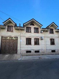 Уч тепа район Шопоиз 3,5 сотих 7 комнат бассейн и сауна есть