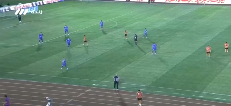 Esteghlal Twitter: دو تا تیم تو یه زمین و به فاصله کمتر از یه هفته بازی کردن ولی تفاوت تصویربرداری و رنگ و لعاب تصویر طوریه انگار تو دو است