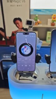 This is the HONOR Robot PhoneA futuristic smartphone concept with a robotic camera that can move independently.