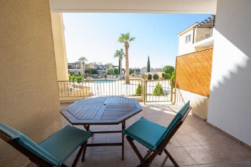 2-bed ground floor apartment with pool in Kato Paphos photo 2