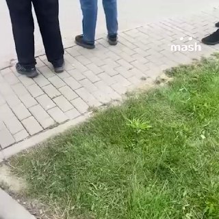 Поножовщина в торговом центре WestMall в Краснодаре — одна женщина погибла, минимум пять человек пострадали. По данным Kub Mash, нападавшего задержали посетители и сотрудники охраны. Предварительно, у него мог быть сообщник — оба были вооружены мачете. Люд