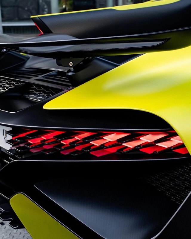 Bugatti Divo (1 из 40) 4