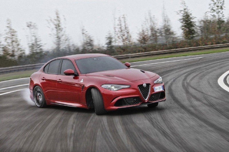 Alfa Romeo Giulia Quadrifoglio 1