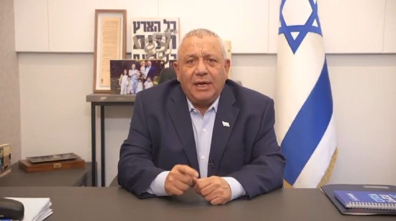 ישראל: אייזנקוט ובנט נפגשים כשדיווחים אומרים כי קואליציית האופוזיציה שלו קורסת