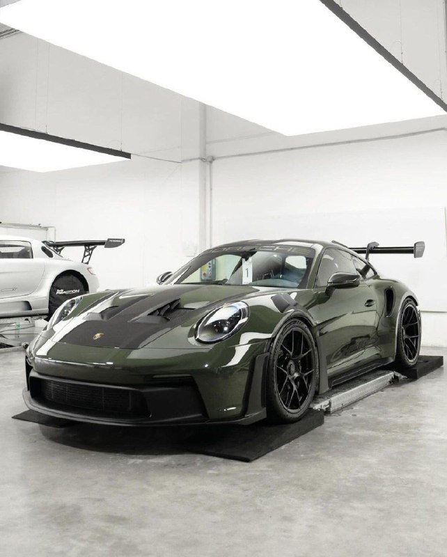 Black Olive Porsche 992 GT3 RS 3
