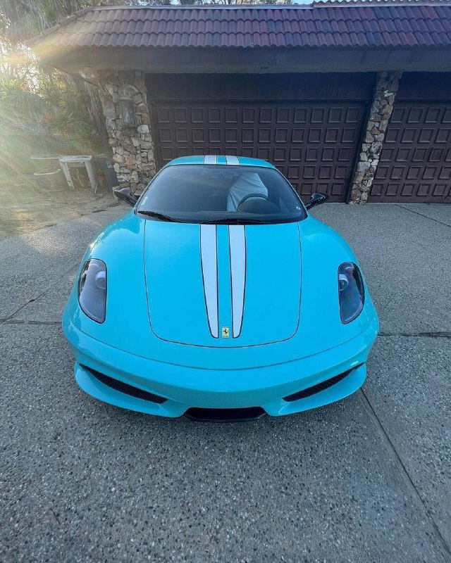 Ferrari 430 Scuderia in ‘Tiffany Blue’ color