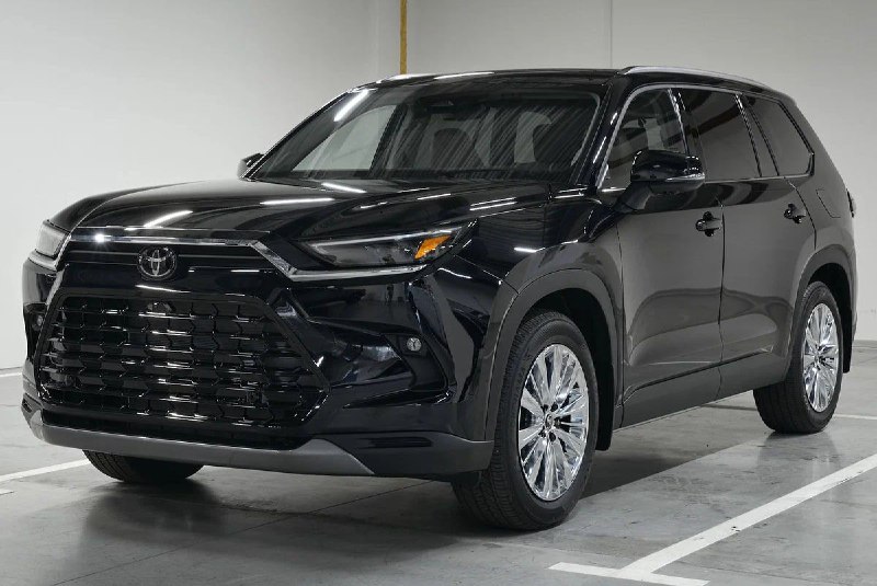 Новую Toyota Grand Highlander продают в России за 10,5 миллионов рублей