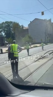 עקב החום התכופפו פסי החשמלית בוויניצה, והאספלט בכביש ורשה החל להמס.