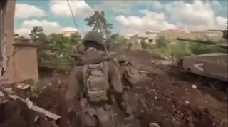 — 🇮🇱/🇮🇷 צפו: צילום של חיילים ישראלים ממוקדים על ידי מזל"ט FPV של חיזבאללה בדרום לבנון, שפורסם לראשונה ע…