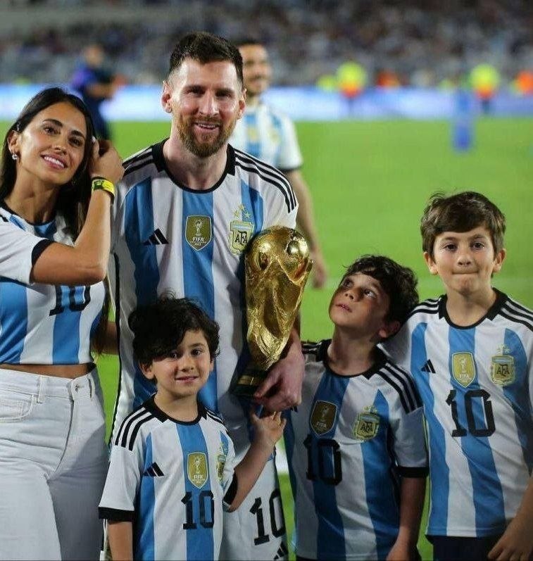 اخبار و نتایج زنده فوتبال: ✔️🇦🇷 لیونل مسی : من فقط یک رویای دیگه دارم اونم اینه یک فرزند دختر داشته باشم 🆔 @livefootballchannel