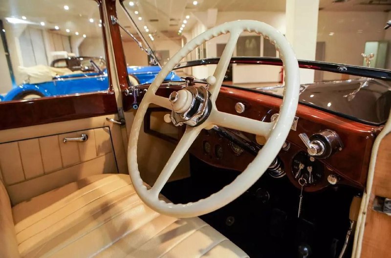 В Москве продают 90-летний Rolls-Royce без пробега. 3