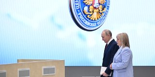 В Кремле опровергли дискуссию о переносе парламентских выборов в России из-за ухудшения ситуации с дроновыми и ракетными ударами ВСУДмитрий Песков ответил отрицательно на вопрос журналистов о том, обсуждают ли в Кремле перенос сроков проведения выборов в Р