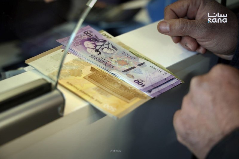 הבנקים למסחר ונדל"ן מאריכים את שעות העבודה עד שמונה בערב כדי להקל על תהליך המרת המטבע