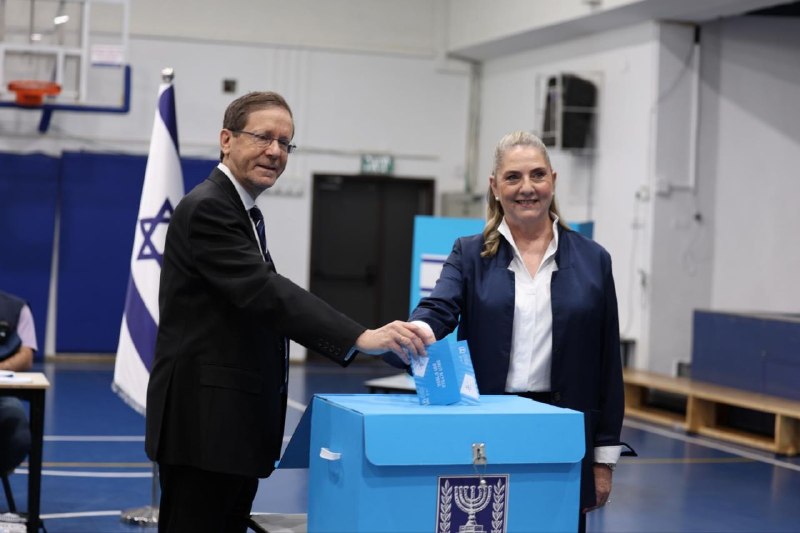 הצבעת הנשיא ורעייתו