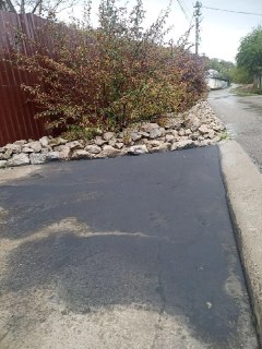 В Туапсе и Туапсинском районе вновь выпал «нефтяной дождь», сообщают местные жители. В паблике «Шанс на жизнь Туапсе» пишут об испачканных в нефтепродуктах животных и ищут волонтеров для оказания им помощи.Минприроды сообщает, что в исследованиях воздуха о