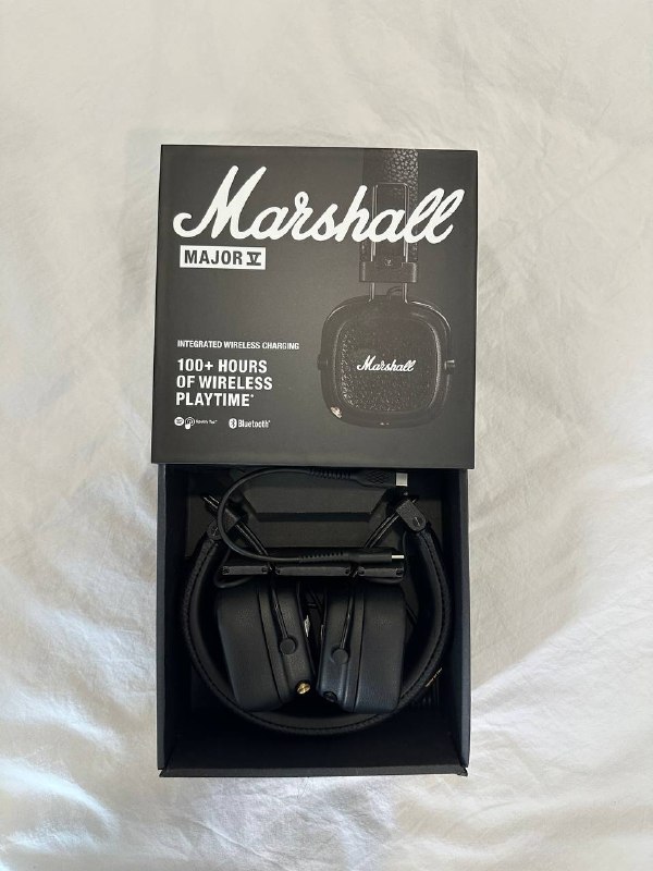 Продам: Наушники Маршал, сумка для MacBook Air, очки Ray Ban, браслеты на руку, теплая кофта OYSHO,