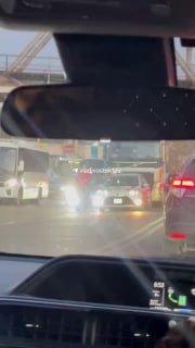 פקקי הערב הרגילים בשני הכיוונים לתושבי לוגוביה הוחמרו בתאונה קשה. ליד מרכז הקניות נאדז'דה, מכונית ומשאית כב…