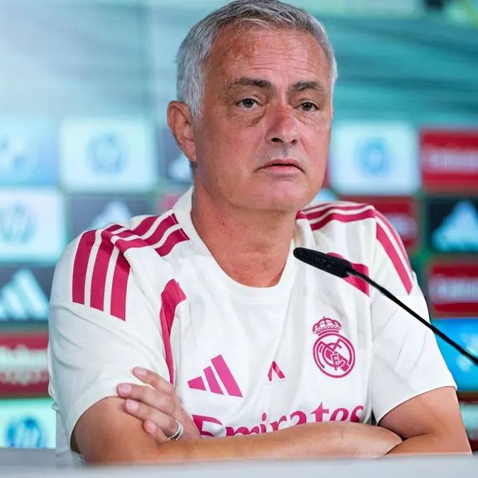 RealMadridCFNews | رئال مادرید سی اف نیوز: 💢 مورینیو هنوز بازیکن می‌خواهد!د اتلتیک 📝:🔴خوزه مورینیو یک هافبک دیگر و یک مدافع میانی دیگر در رئال مادرید می‌خواهد.🔴باش