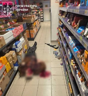 Число жертв стрельбы в Киеве выросло до шести человек, одна из пострадавших скончалась в больнице, сообщил мэр Киева Кличко. Количество пострадавших увеличилось до 15 человек.Перед нападением на прохожих стрелок поджег квартиру. По словам Кличко, в соседне