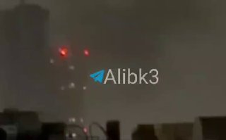 תמרות עשן עולות בבחריין