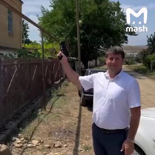 Самый дерзкий учитель русского языка в России живёт в Дагестане — он постоянно выкладывает видео с оружием. Хейтеры просят проверить его на адекватность.У учителя года Алима Сабировича Гюлева интересы довольно специфичны: на уроках рассказывает про русский