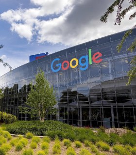 Google только что обогнал Apple по рыночной капитализации и теперь является второй по стоимости компанией в мире.Nvidia по-прежнему на вершине.