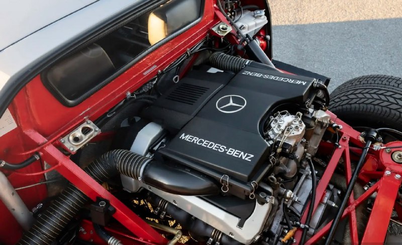 На аукционе продадут редкий «Mercedes без звезды» 3