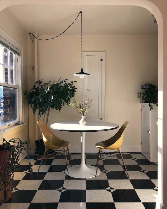 Как быть, если вывод оказался не там, где нужно? Выбрать подвес на мягком шнуре и поставить в нужном месте крючок проверив предварительно, что длин... - изображение 2 - вывод, быть, если