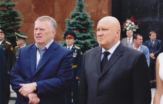 Бывшего зама Жириновского отправили в колонию на пять лет по делу о мошенничестве Тверской суд Москвы приговорил бывшего депутата Госдумы и одного из экс-руководителей ЛДПР Сергея Абельцева к пяти годам колонии общего режима по делу о мошенничестве в особо