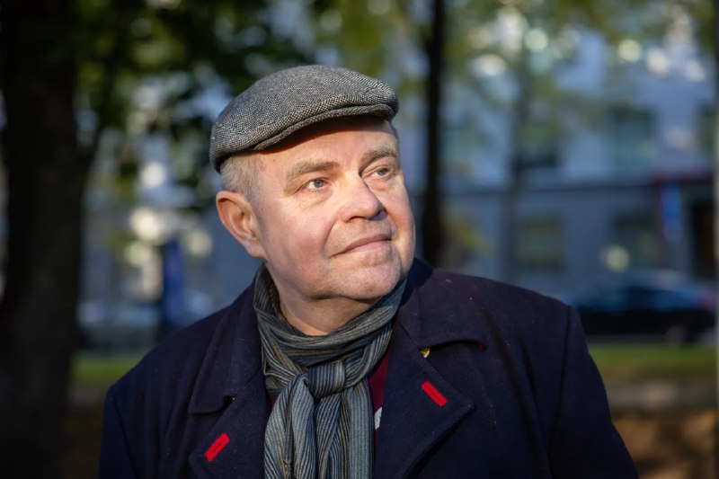 Andrus Kiviryakhk הוא סופר ומחזאי פופולרי. הוא כותב בעיקר בז'אנר הומוריסטי, רוב העבודות נועדו לילדים. בראיו…