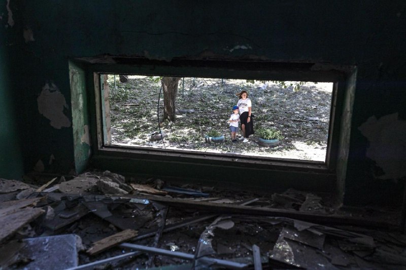אוקראינה יכולה כעת לפנות ילדים בכוח מהקו הקדמי. המבקרים אומרים שזה לא כל כך פשוט