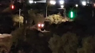 דחוף: דחפורי הכיבוש סוגרים בערימות אדמה את הכניסות לעיירה יאבד, מדרום-מערב לג'נין.