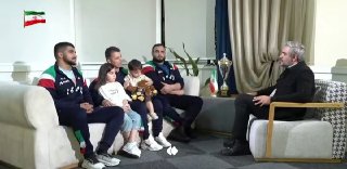 מאמן ההיאבקות של פרנגי: עם האליפות הזו, רצינו להוכיח שלמרות המלחמה והסנקציות, הנוער האיראני הוא אמיץ ומסוגל…