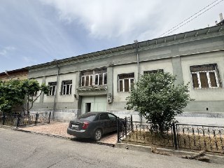 Uy Sotiladi Moshina bozorni ro’parasidan yaxshi xonadon 8 sotix