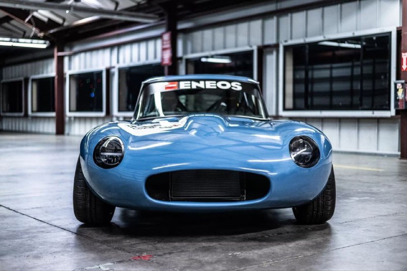 Jaguar E-Type с мотором от Supra и деталями от BMW
