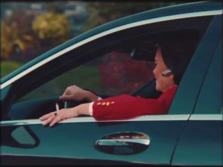 广告_这家荒诞的超市背后，是最前卫的装置艺术Omega Mart 是一家坐落在拉斯维加斯的装置艺术馆，它最为人津津乐道的是其「将自己伪装成一家乡村超市」的行为艺术。Omega Mart 结合了丰富的艺术、音乐和科技元素，是一个独一无二的装置场，将一个不起眼的超市变成了迷幻而奇特的体验区。市场被分隔成四个主题区域和 60 多个的独特环境，50 多位音乐人、艺术家，包括 Beach House、Amon Tobin、和 Android Jones 等，共同打造这场沉浸式体验。From Andreas Nilss