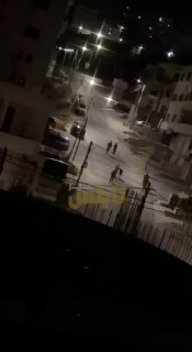 הרגע בו עצרו כוחות ישראל את אחד הצעירים מטלעת תוניסיה מול הכניסה להיכל חייט בשכם. יהי רצון שאלוהים, בכבוד…