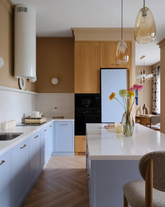 В этом интерьере цвет играет главную роль. Глубокий синий задаёт ощущение спокойствия, собранности и внутреннего баланса - он помогает замедлиться ... - изображение 3 - этом, ощущение, дома